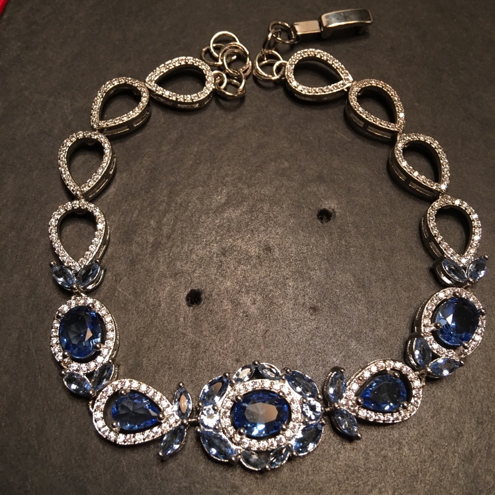 New beautiful light Blue Topaz Bracelet